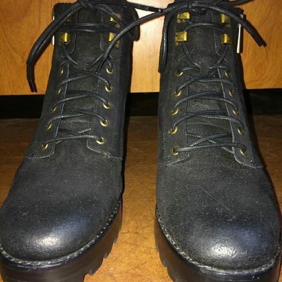 Michael Kors - Rosario Ankle Boot w/ Vintage Sheen - Picture 5 of 8